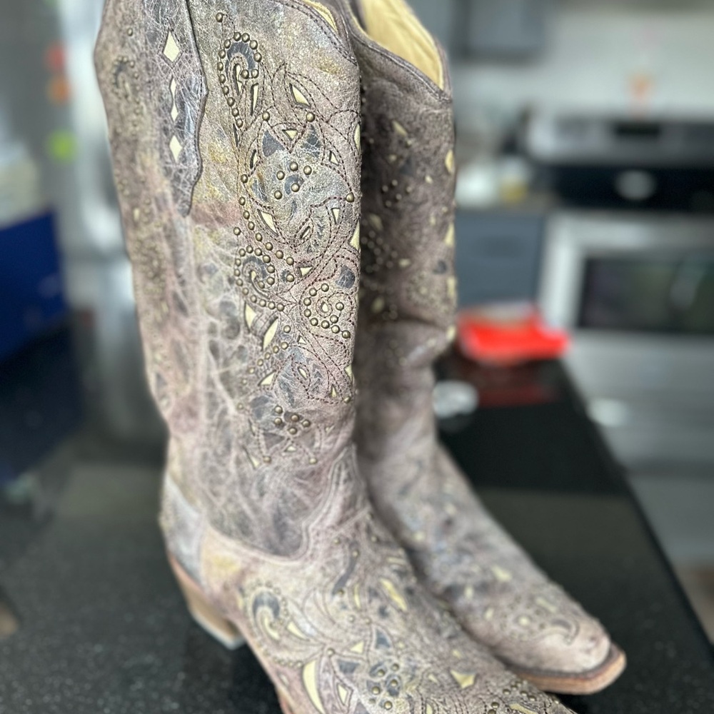 Corral Brown Heeled Boots with Intricate Embroidery